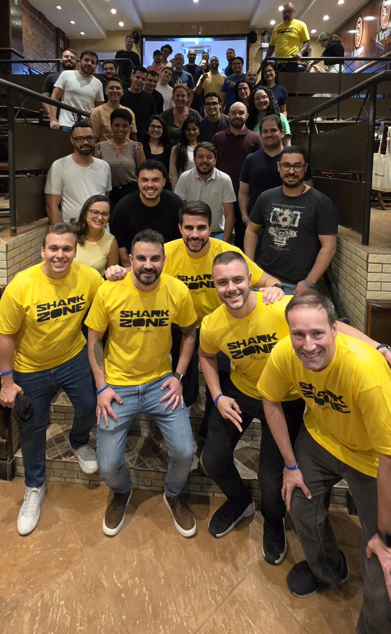 Equipe e alunos no SharkZone