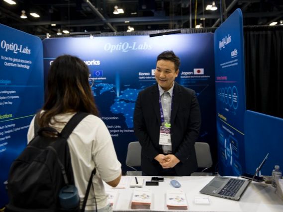 photo: exhibitor and attendee