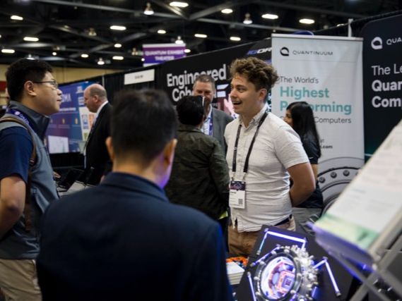 photo: exhibitor and attendee