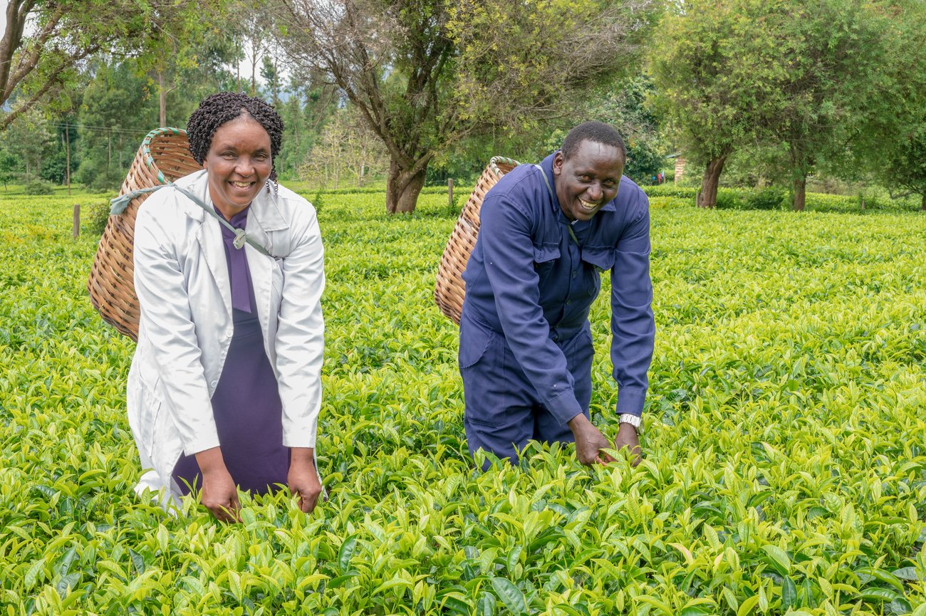 Photo of Duncan Mwirichia, a landscape gardener and entrepreneur who has a hearing disability, with his wife, Hellen Ndumba. © Dennis Hombe / Light for the World.