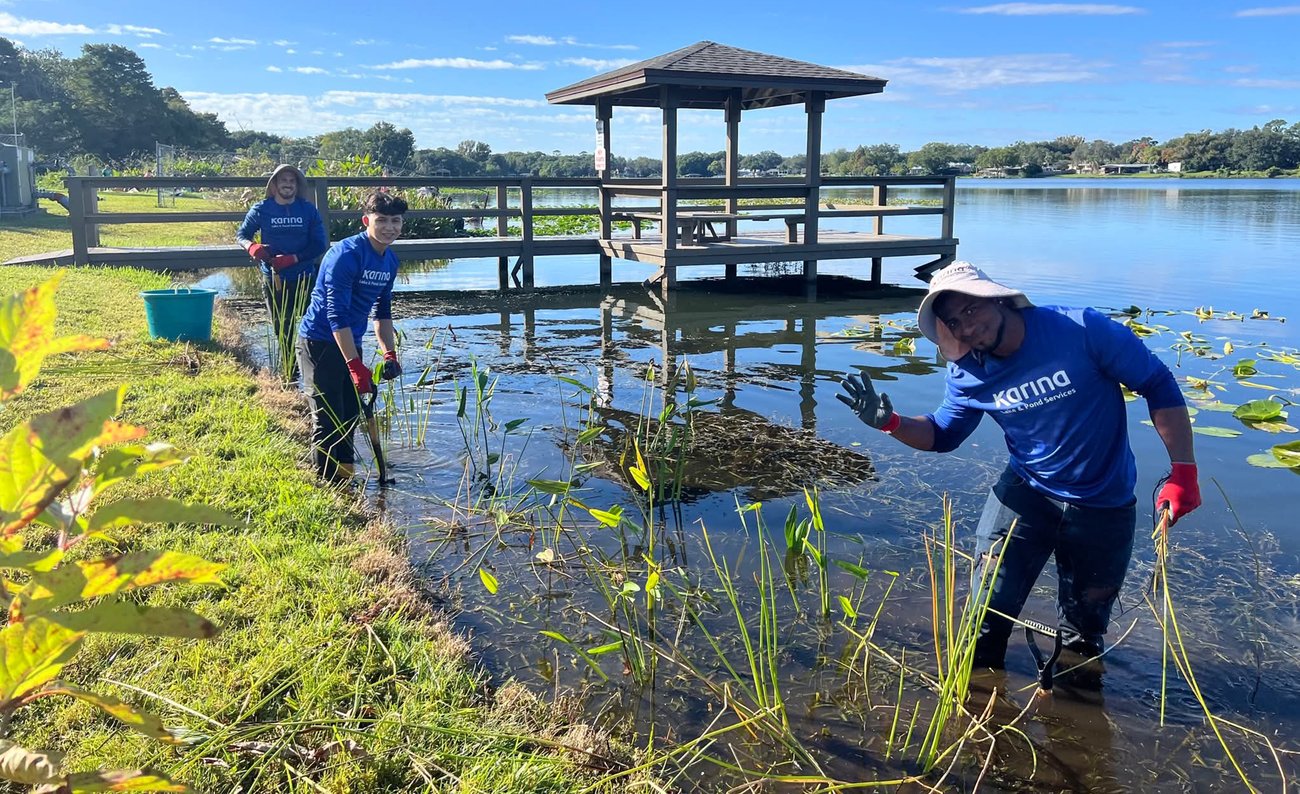volunteers cleaning up the shoreline