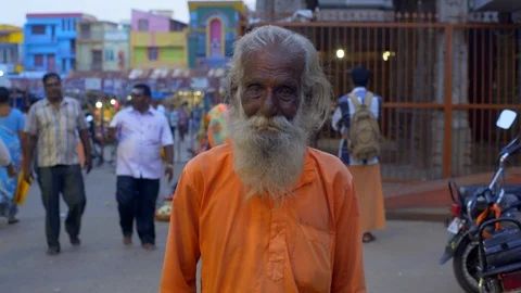 Vieux sage indien à Rishikesh