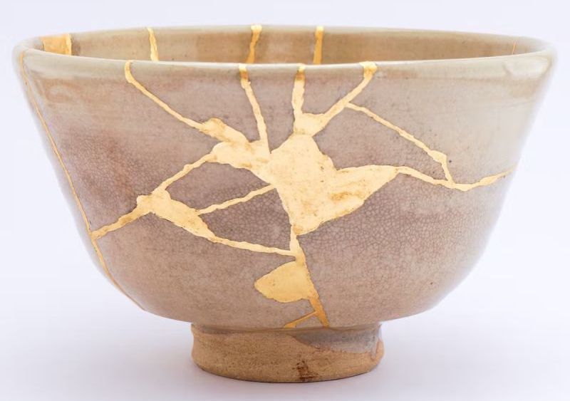 Bol réparé avec de l'or