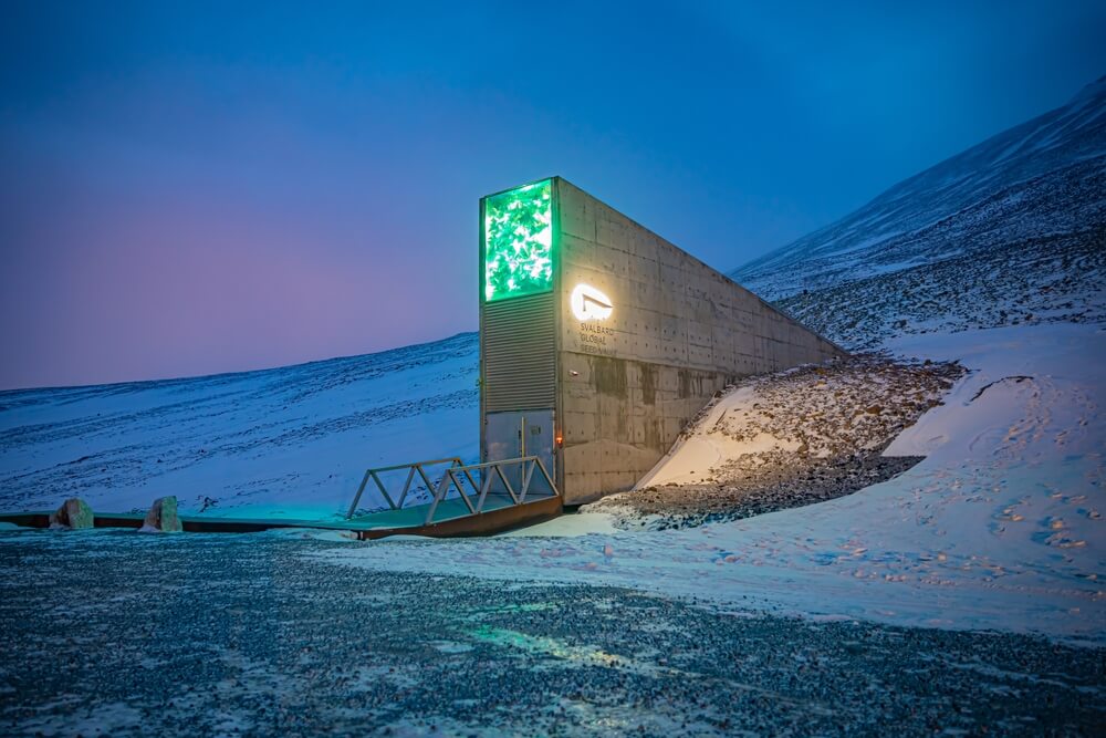 LONGYEARBYEN, SVALBARD, ARCTIC CIRCLE - NORWAY - NOVEMBER 18, 2021: Svalbard also known as Spitsbergen, or Spitzbergen, is a Norwegian archipelago in the Arctic Ocean. op Global Seed Vault LONGYEARBYEN, SVALBARD, ARCTIC CIRCLE - NORWAY - NOVEMBER 18, 2021: Svalbard also known as Spitsbergen, or Spitzbergen, is a Norwegian archipelago in the Arctic Ocean. op Global Seed Vault