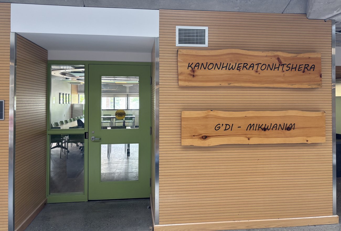 Kanonhweratonhtshera G’di-mikwanim (The Welcoming Room) event space and classroom at Queen’s University