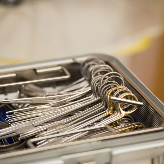 Bandeja de instrumentos cirúrgicos