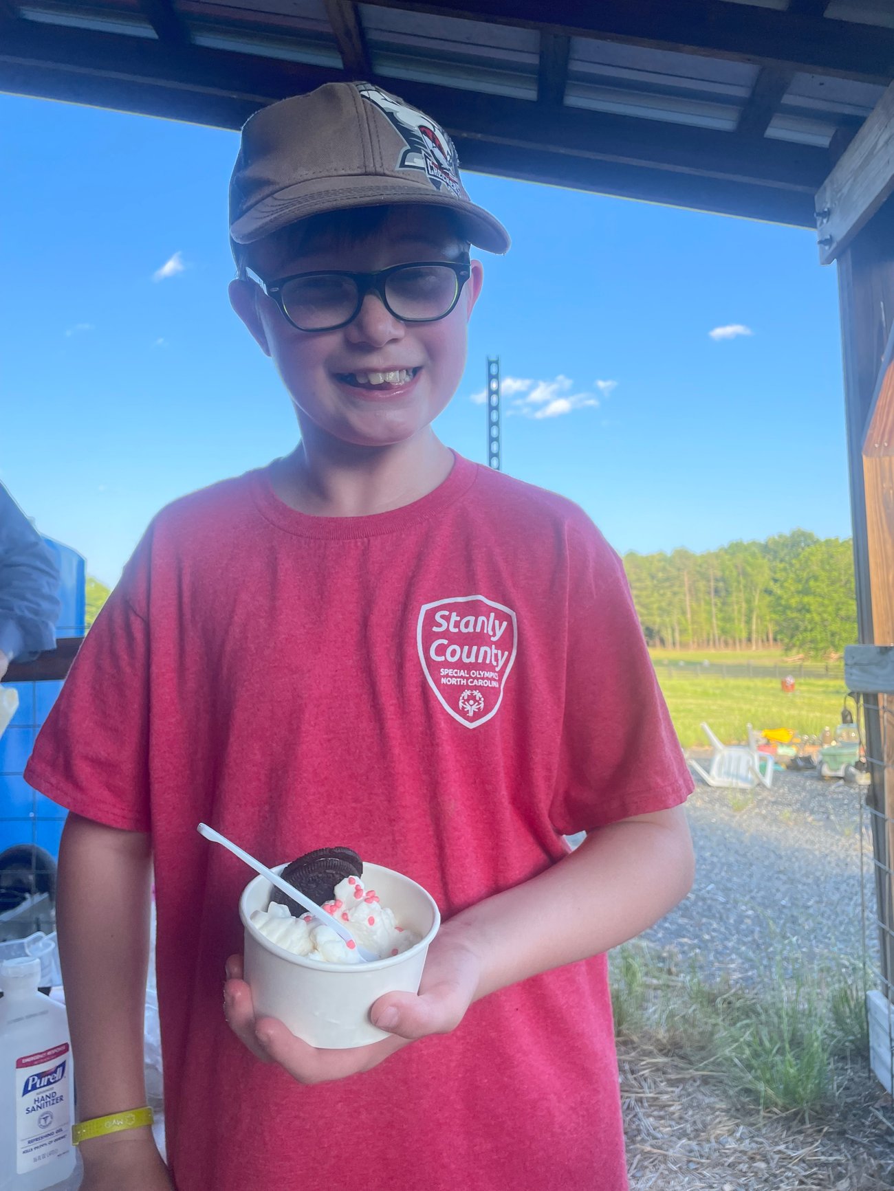 Image of a young kids with ice cream