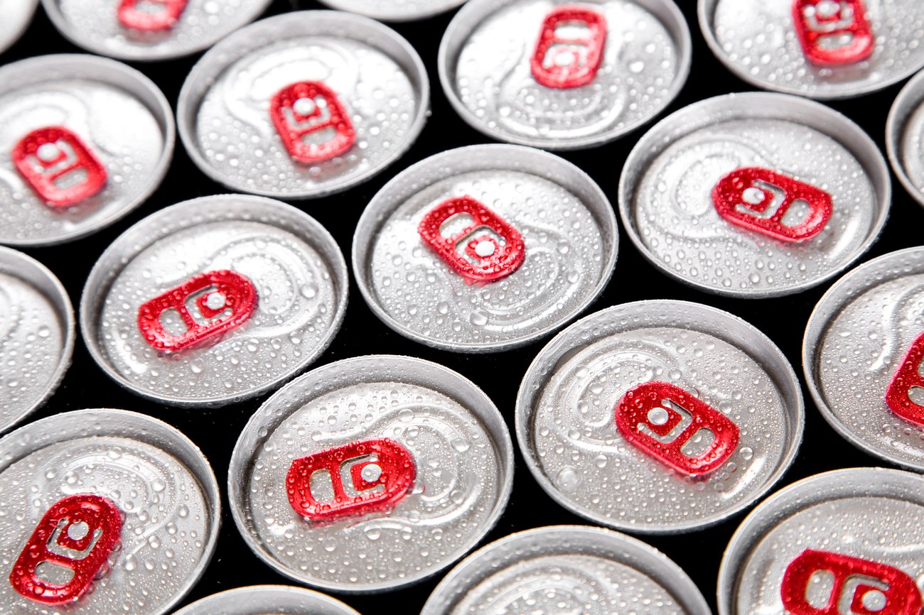 the top of wet drink cans
