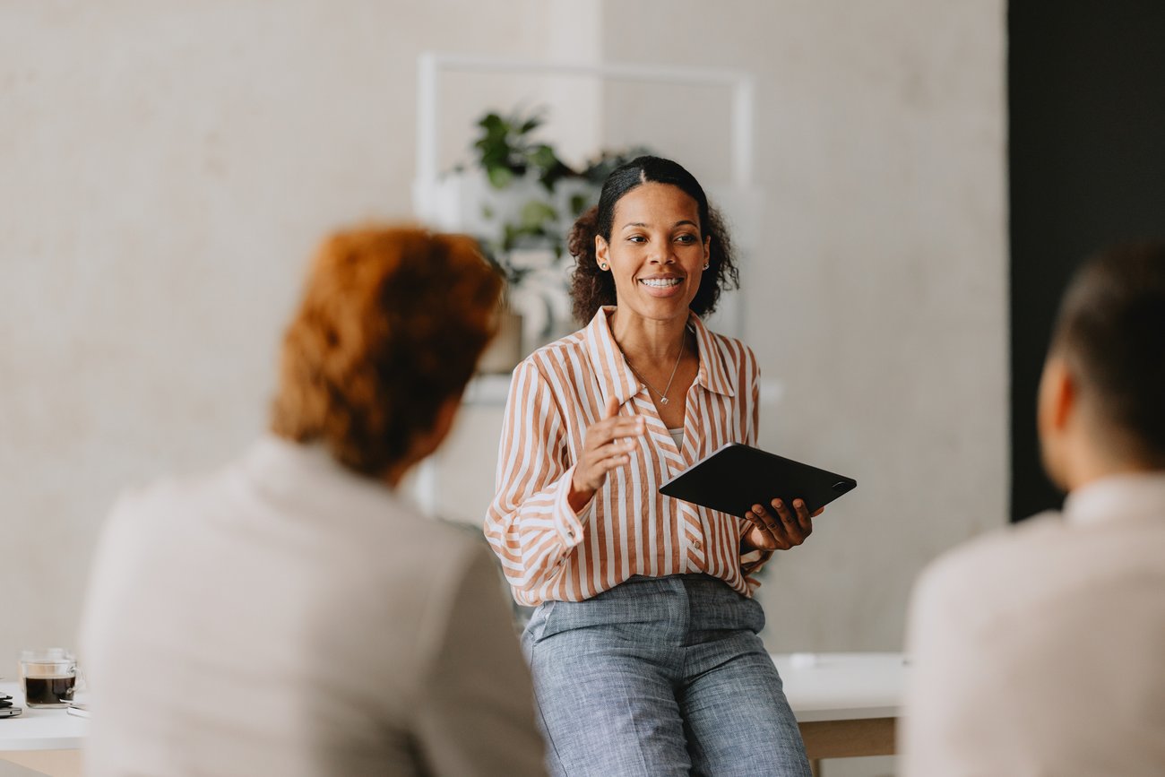 A woman leading her team through a meeting.