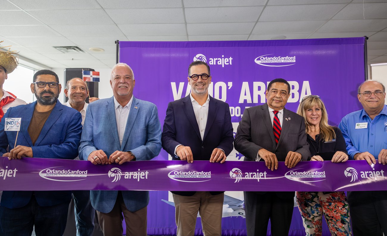Arajet, Commissioner Zembower and Airport officials holding ribbon