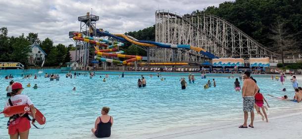 hurricane harbor wave pool
