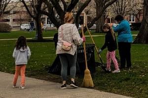 people cleaning for earth day