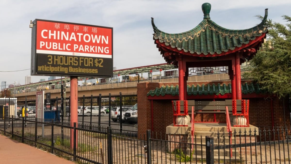 The parking lot along Wentworth Avenue in Chicago’s Chinatown neighborhood in October 2024. (Andrew Adams / Capitol News Illinois)