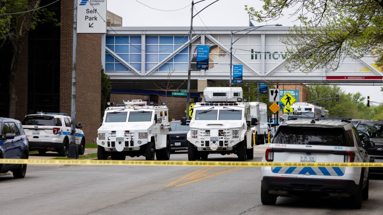 Chicago Police investigate the scene outside of Endeavor Health Swedish Hospital in Chicago, Saturday, April 25, 2026, after a shooting. (Anthony Vazquez/Chicago Sun-Times via AP)