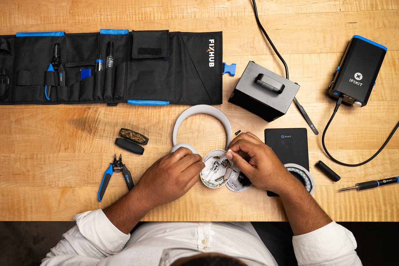 Image: Fixer uses FixHub Soldering Station to repair their headphones