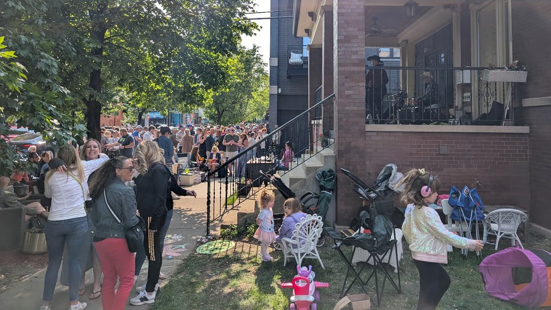 Porchfest (Credit: Lakeview Roscoe Village Chamber of Commerce)