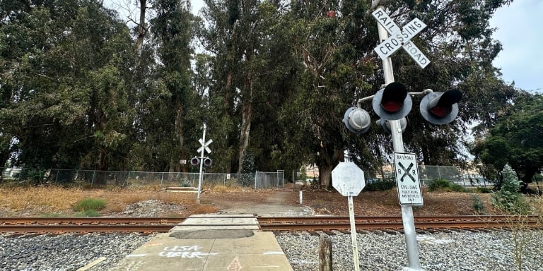 Photo of a pedestrian crosswalk over railroad tracks. Photo of a pedestrian crosswalk over railroad tracks.