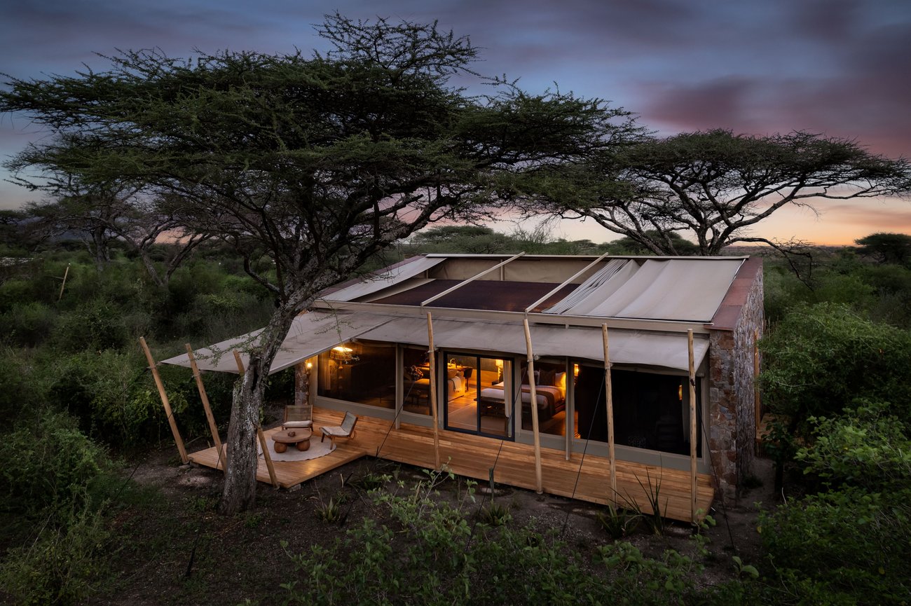 Delxue Tent Exterior.jpg Delxue Tent Exterior.jpg