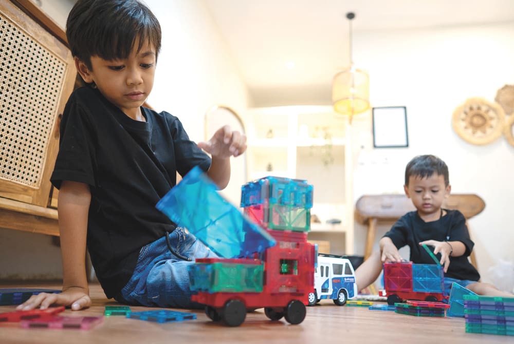 Children playing with Magna Tiles