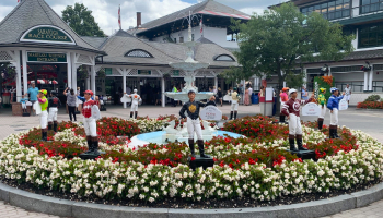 fountain entrance to Saratoga Race Course fountain entrance to Saratoga Race Course