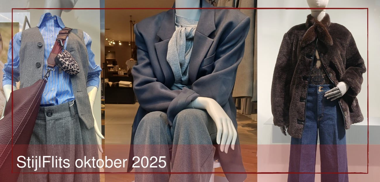 Desk with Two Chairs