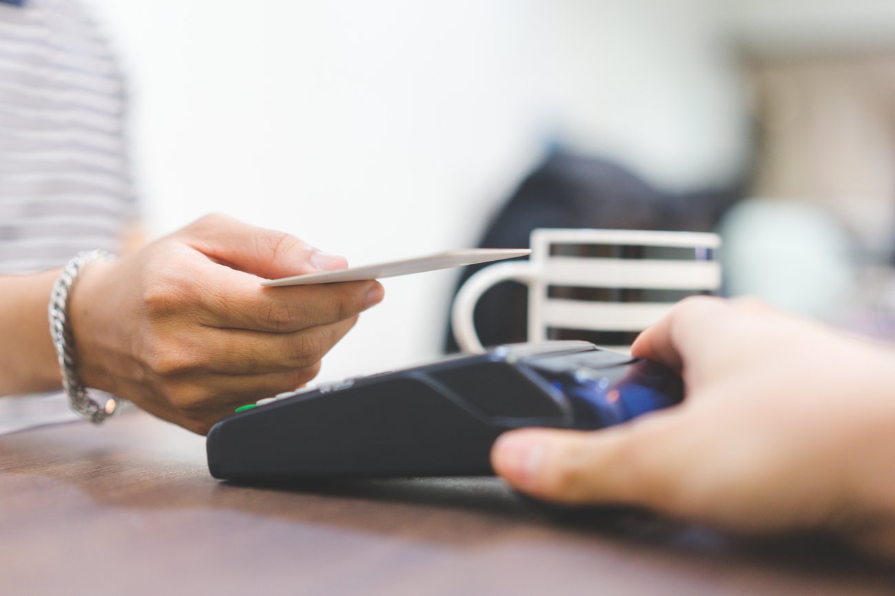 person paying for meal with credit card 