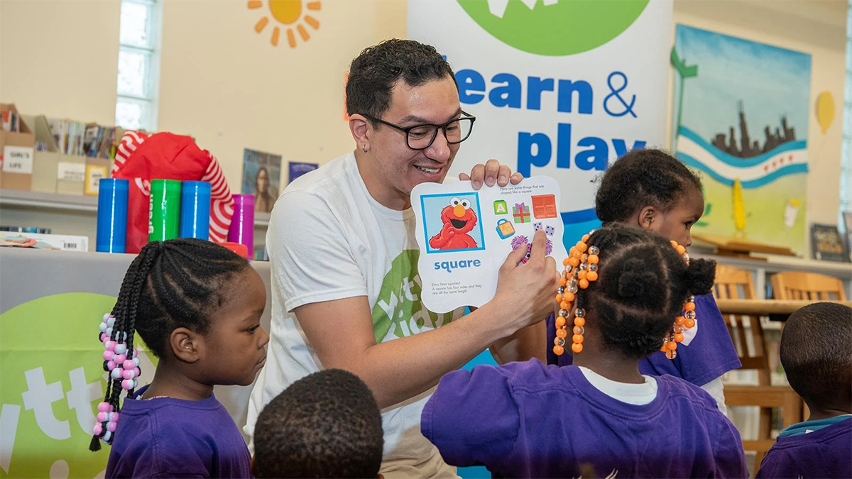 WTTW Kids Learn & Play event, host reading a book to kids