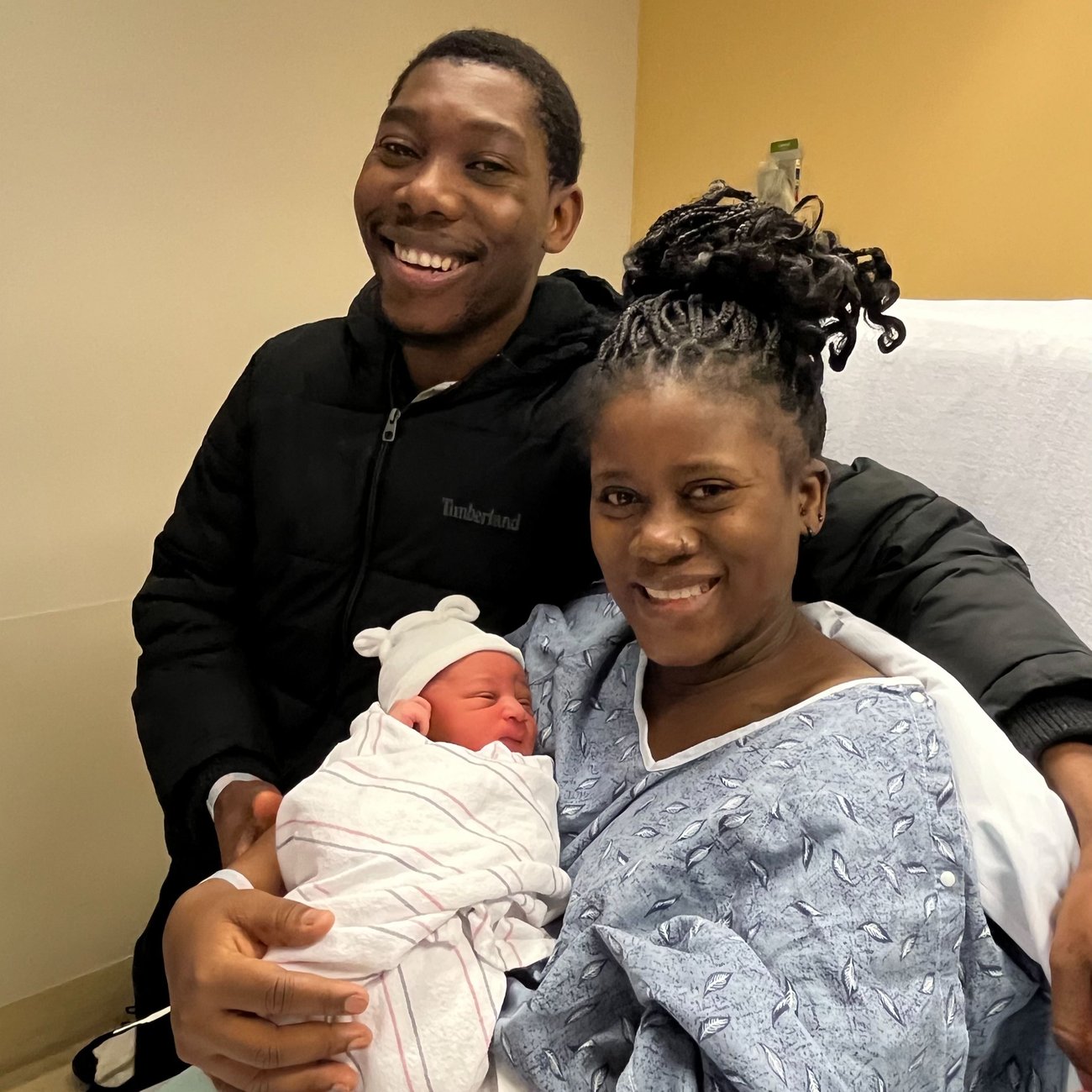 Pasyan BMC k ap souri avèk ti gason yo ki fenk fèt la