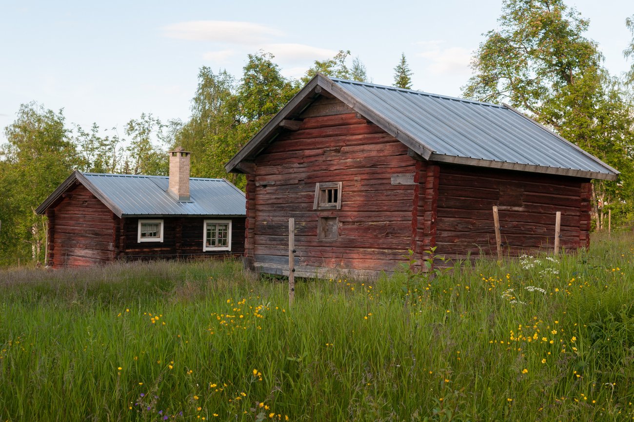 Fäbod på äng, foto: Danne Wånefjärd, Mostphotos
