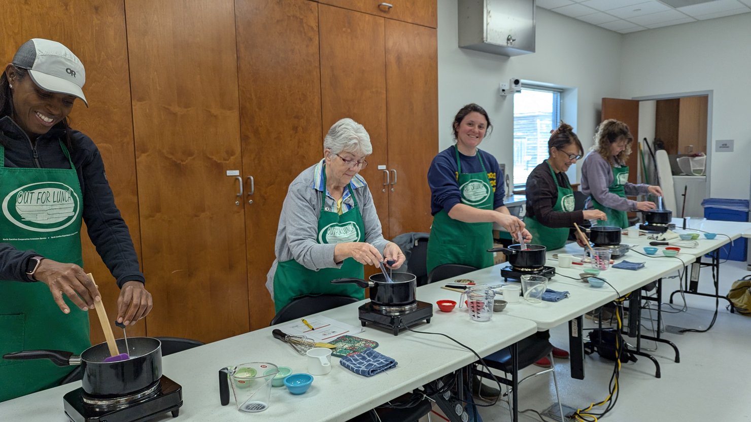 Participants in a fermentation class learning to make
yogurt together.