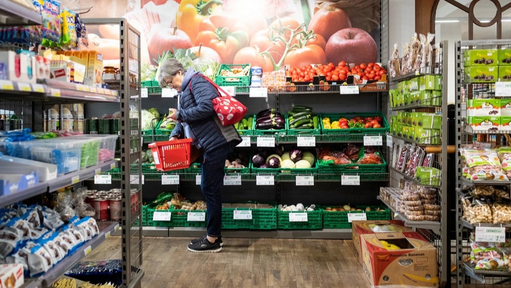 Zwei Frauen mit ihren Kindern.