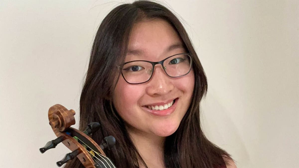 Headshot of Lily Yoshihara with her violin Headshot of Lily Yoshihara with her violin