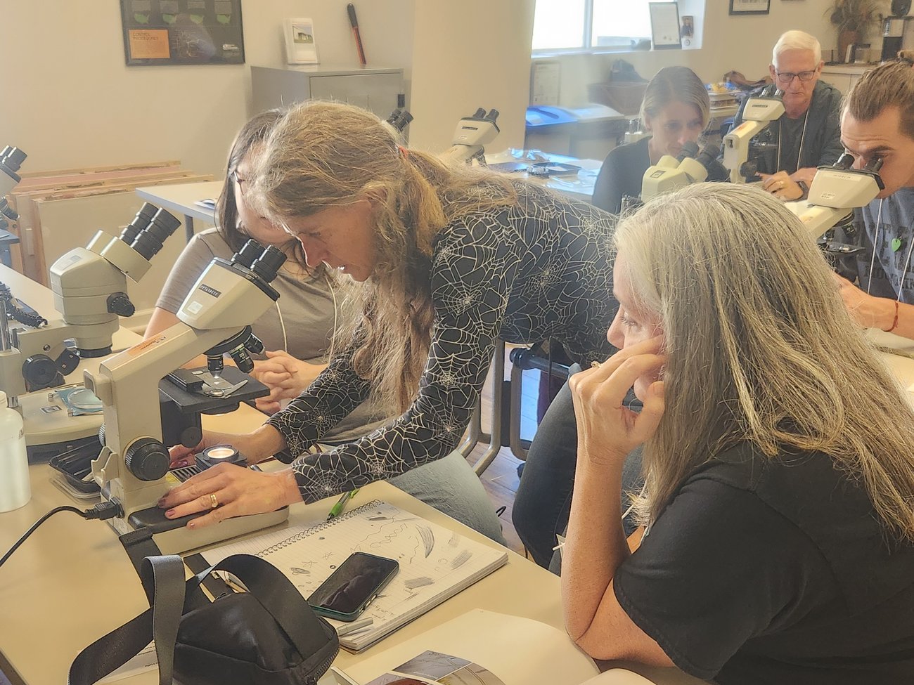 Dr Inga Meadows at the micrsoscope during the workshop.