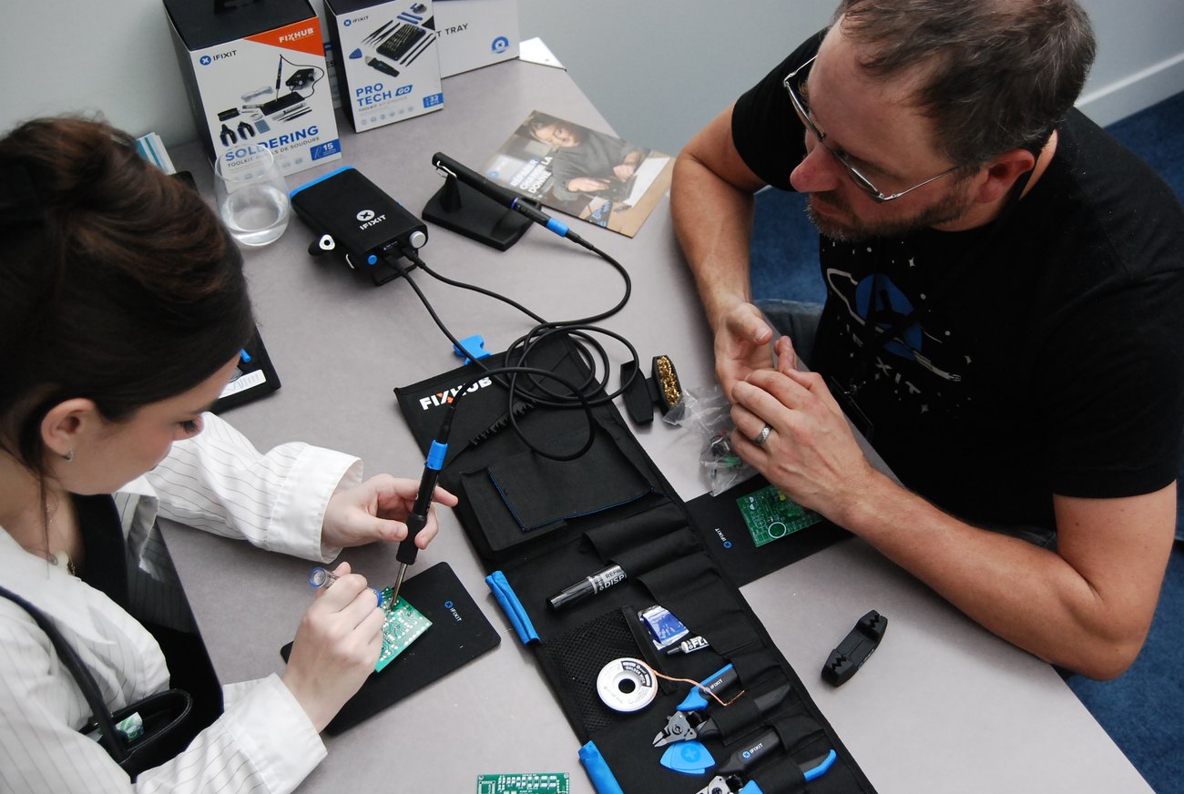 Image: Fixer teaches someone how to solder