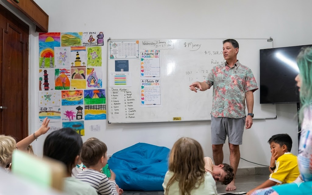 Jimmy teaching young students about money in Bali