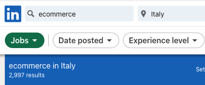 Screenshot di LinkedIn che mostra la keyword "Ecommerce in Italy" con 2.997 risultati di lavoro disponibili.